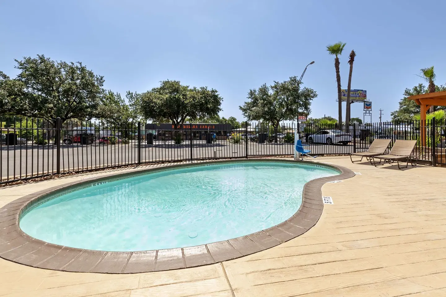 Best Western Plus Downtown North OUTDOOR_POOL