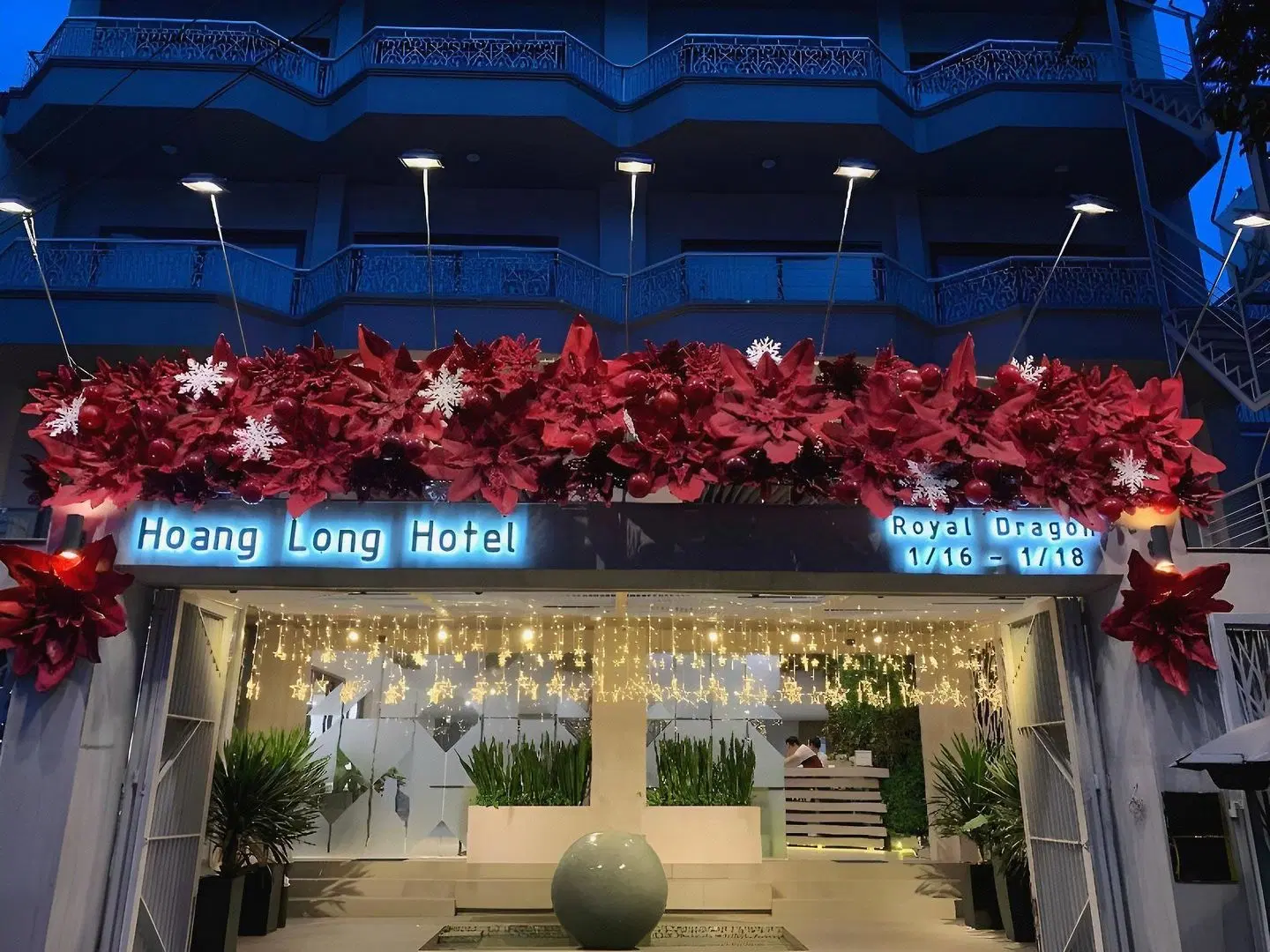 Royal Dragon Hotel Bar