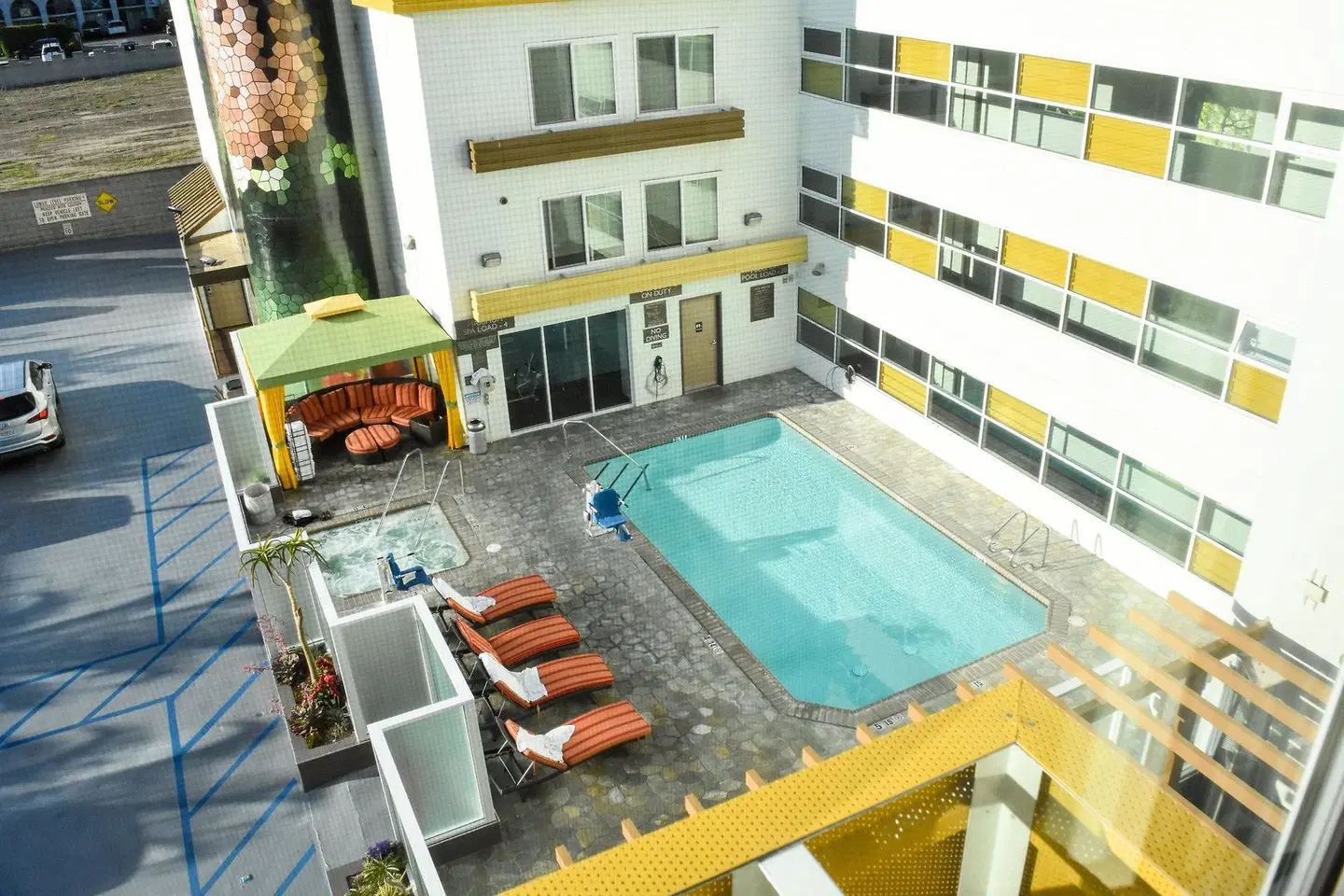 Hotel Indigo Anaheim by IHG OUTDOOR_POOL