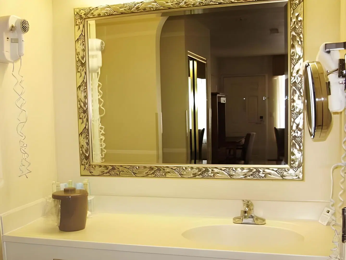 Atherton Park Inn and Suites Strand