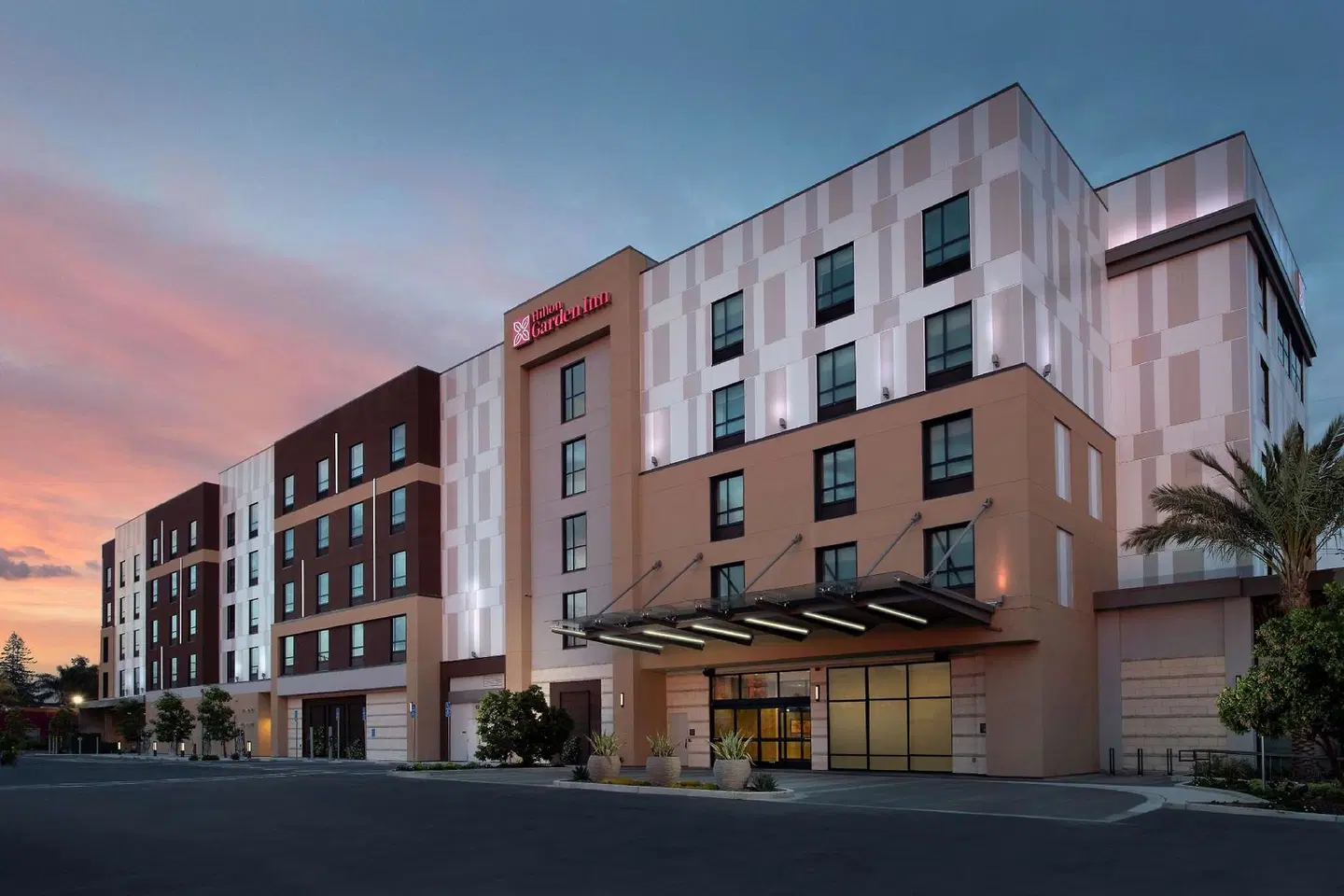 Hilton Garden Inn San Jose Airport EXTERIOR