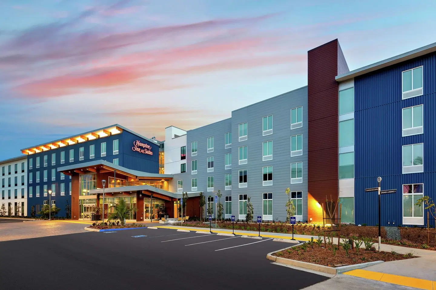 Hampton Inn & Suites San Diego Airport Liberty Station EXTERIOR