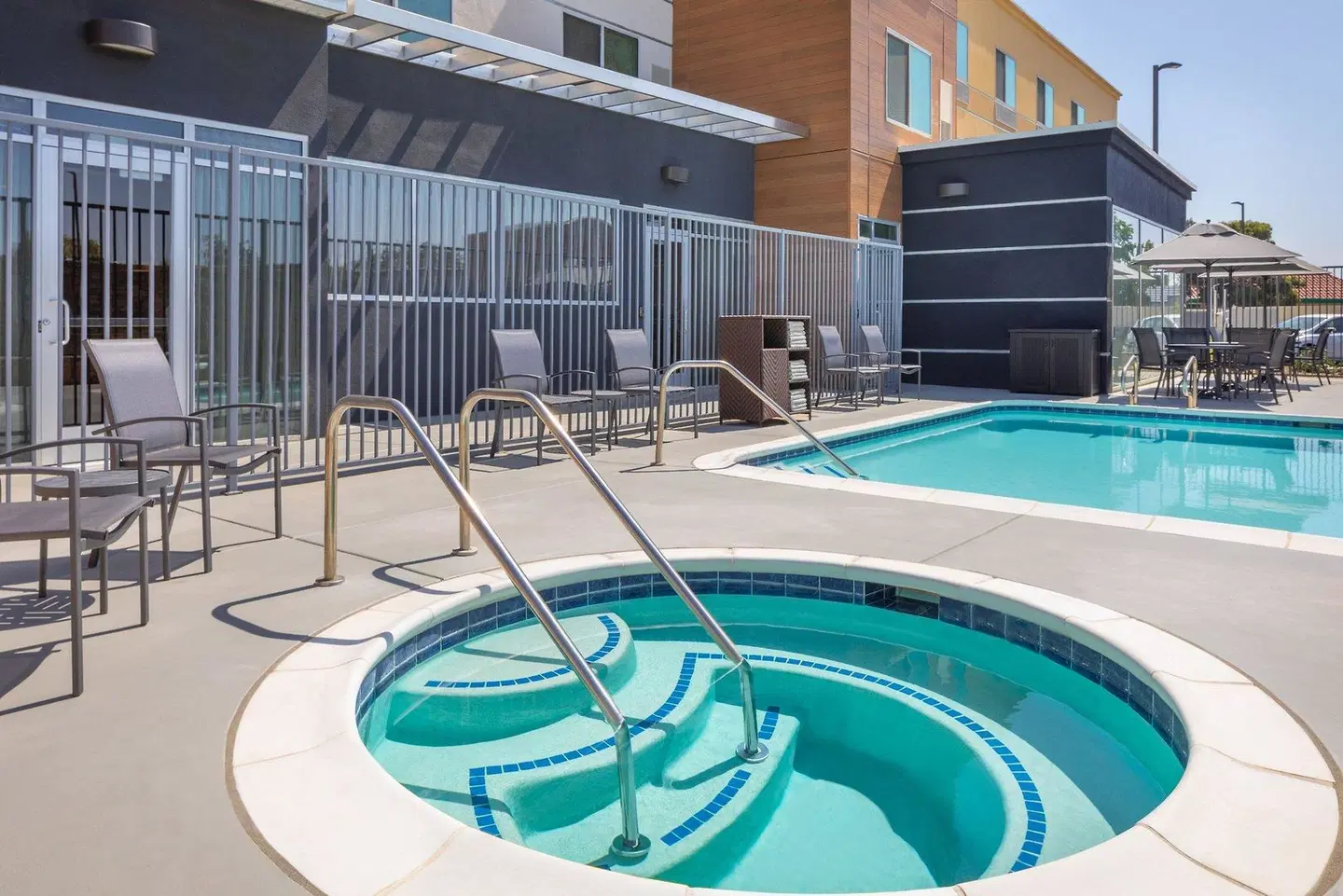 Fairfield Inn & Suites by Marriott Fresno North/Shaw Avenue OUTDOOR_POOL