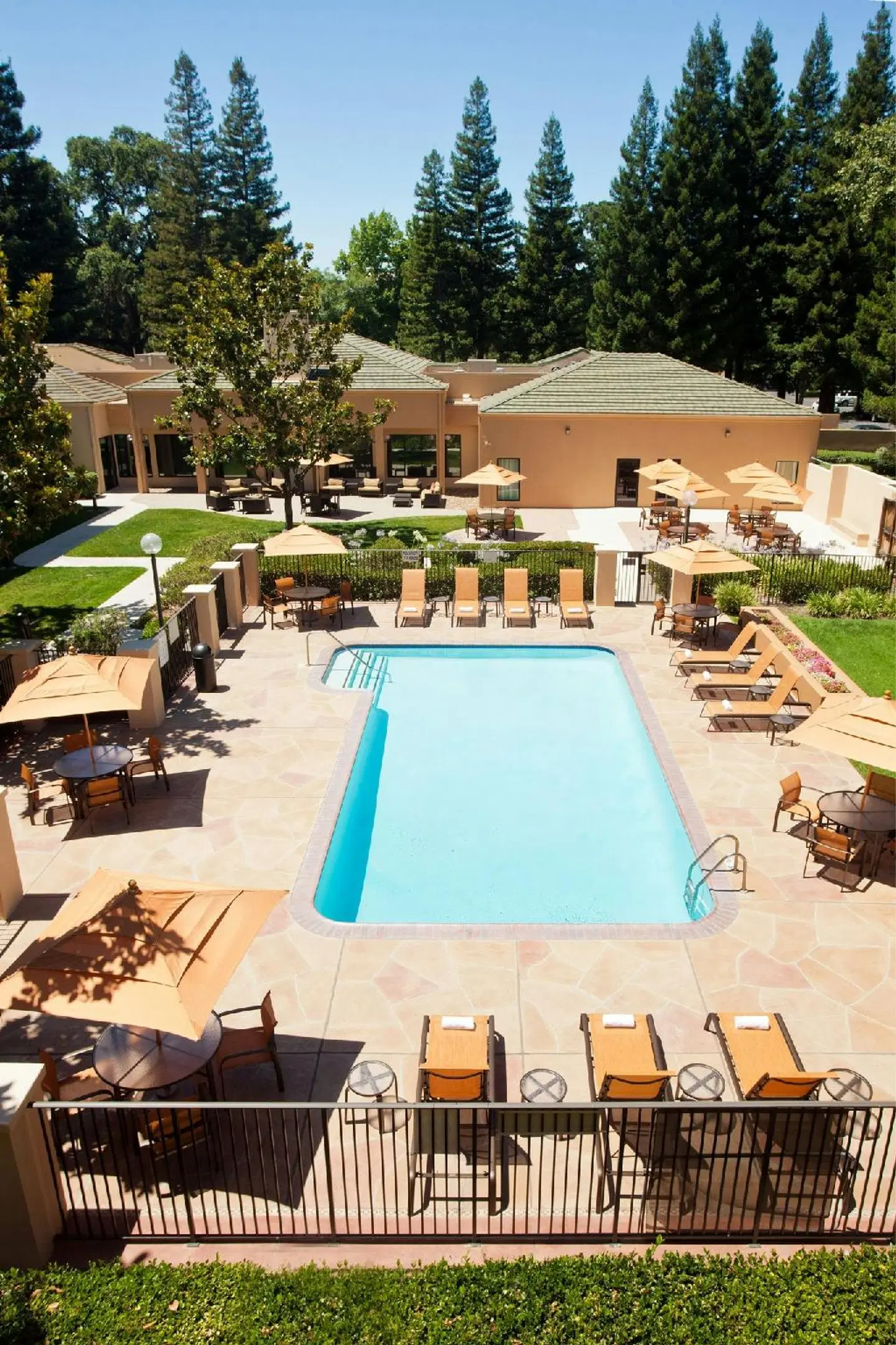 Courtyard by Marriott Sacramento Airport Natomas OUTDOOR_POOL