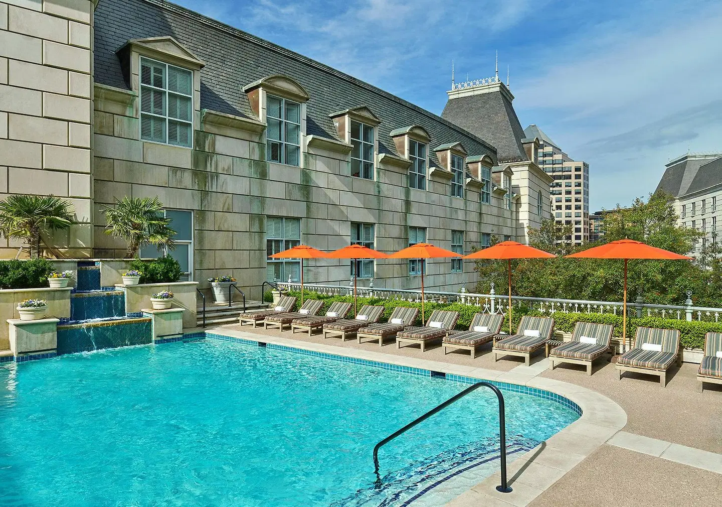 Hotel Crescent Court OUTDOOR_POOL