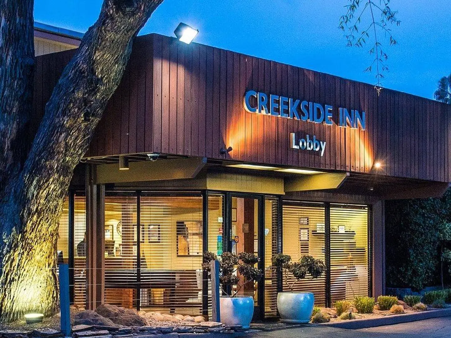 The Creekside Inn EXTERIOR