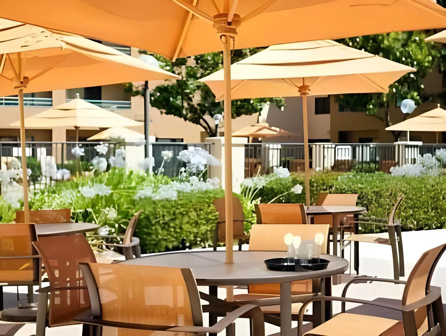 Courtyard by Marriott Sacramento Airport Natomas Terrasse