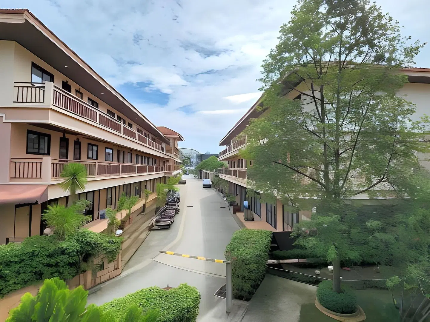 Panupong Hotel EXTERIOR