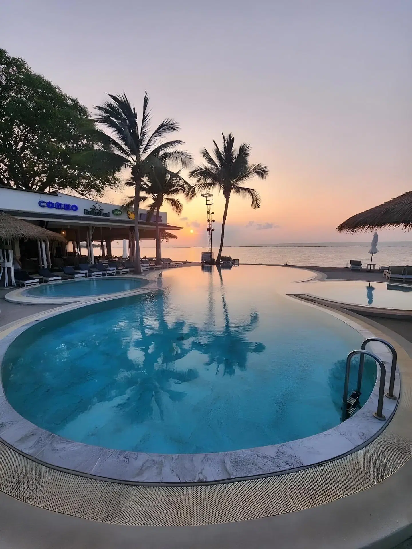 Combo Beach Hotel Samui OUTDOOR_POOL