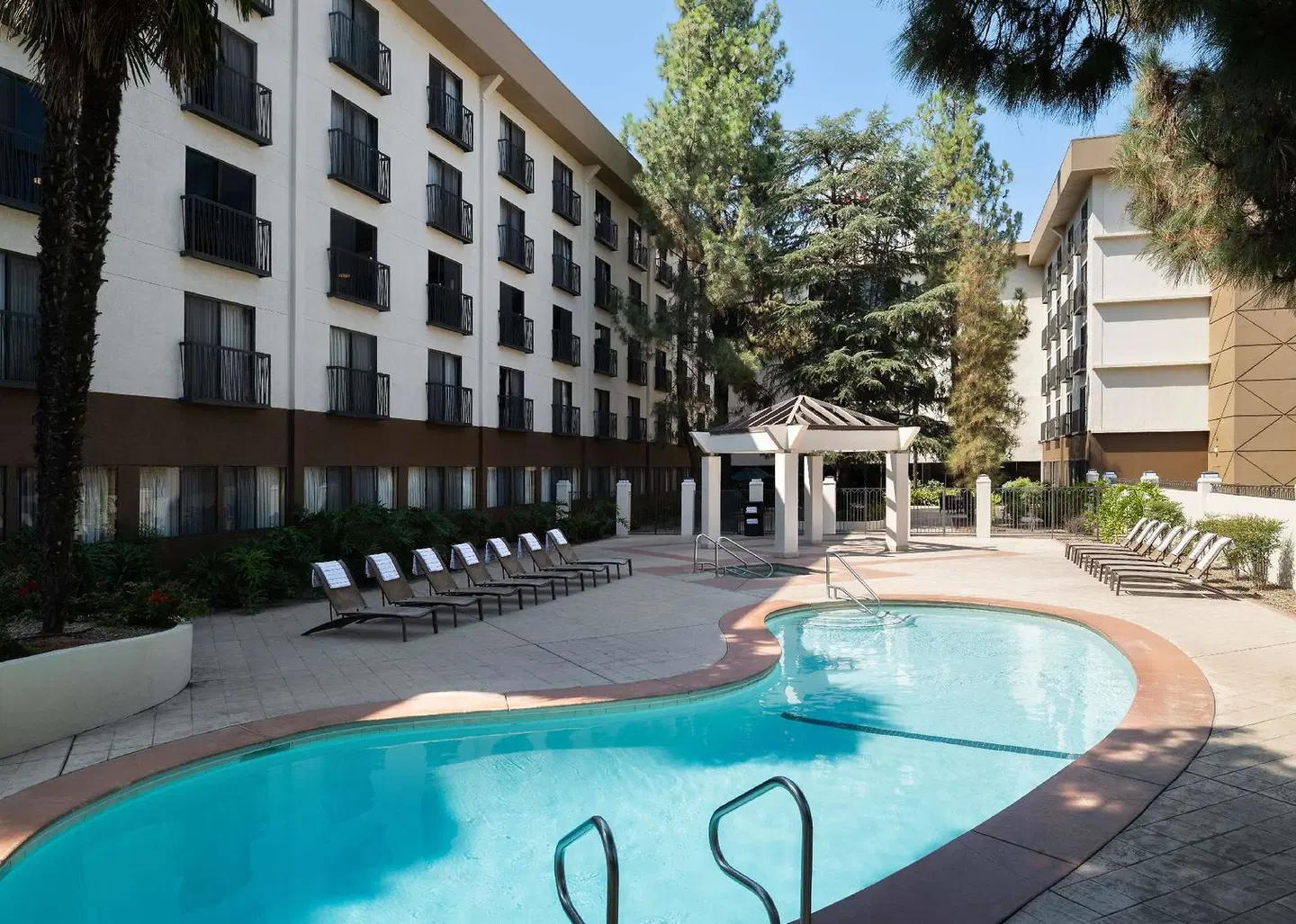 Hilton Stockton OUTDOOR_POOL