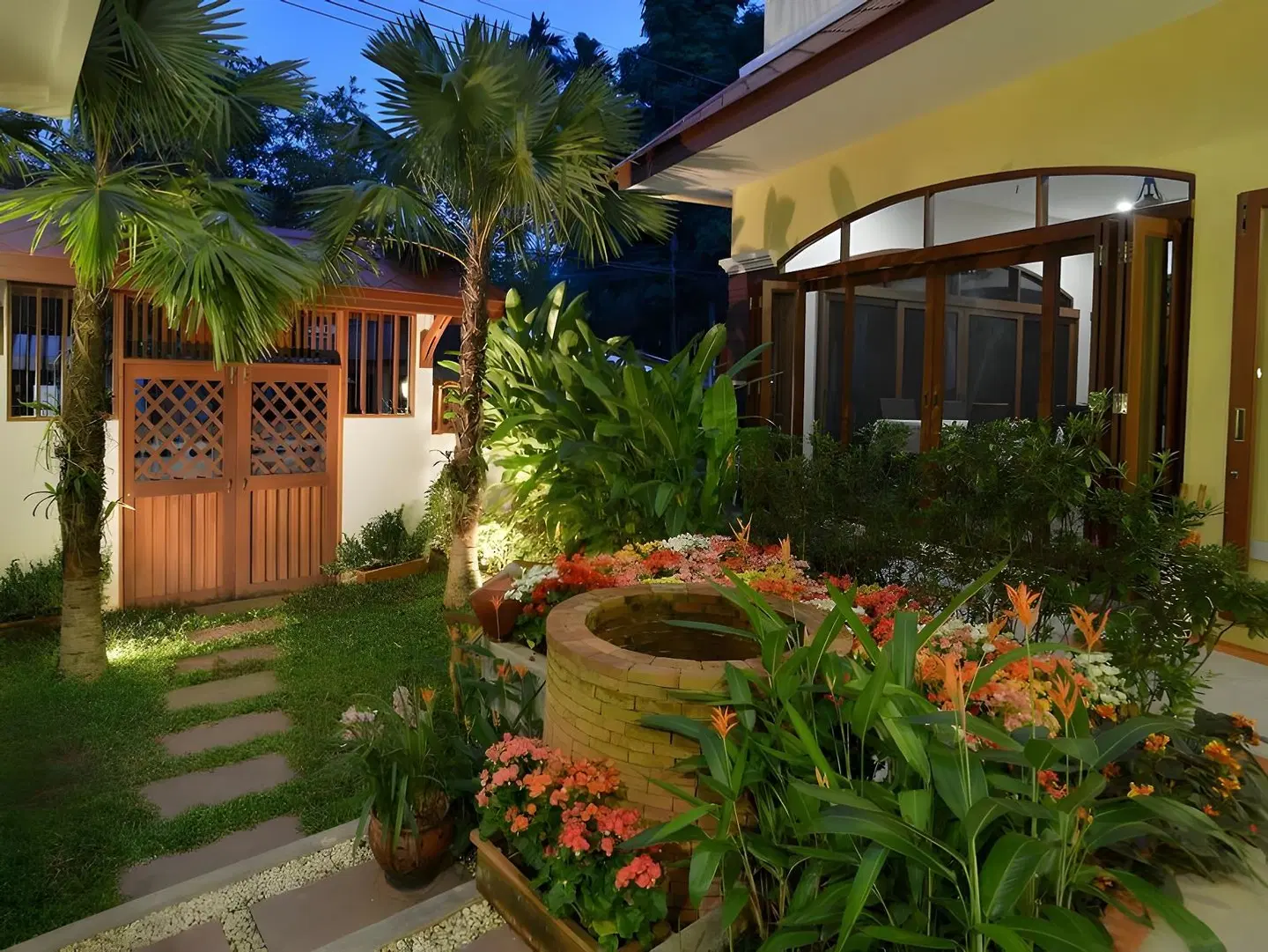 The Golden Wells Residence Garten