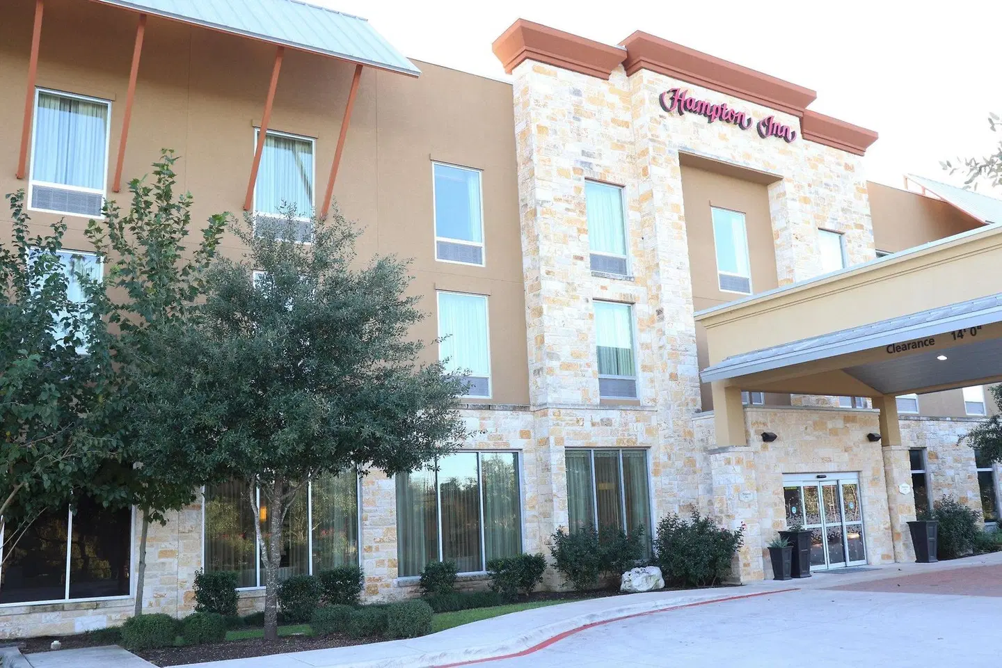 Hampton Inn Austin/Oak Hill EXTERIOR
