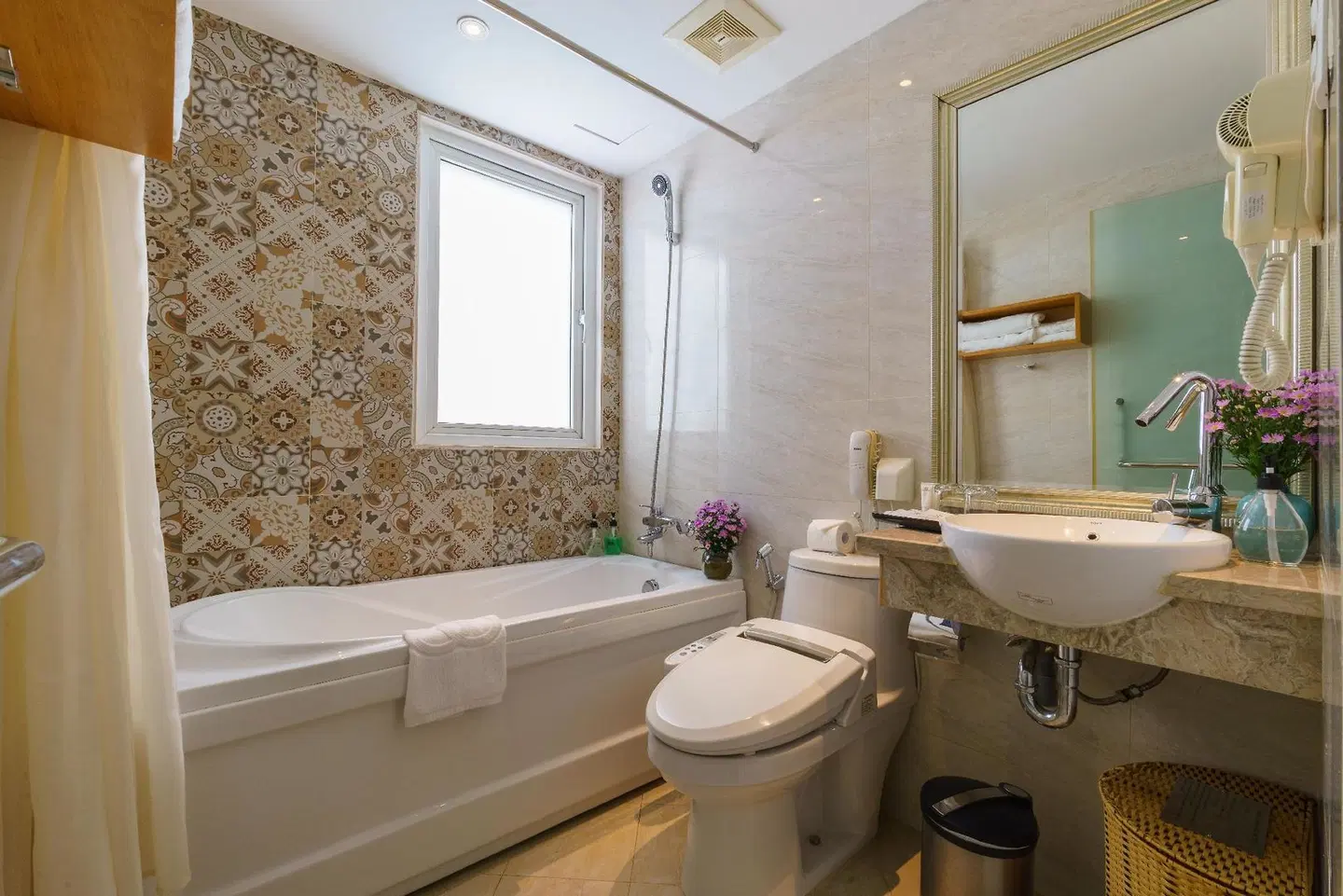 Roseland Corp Hotel Badezimmer