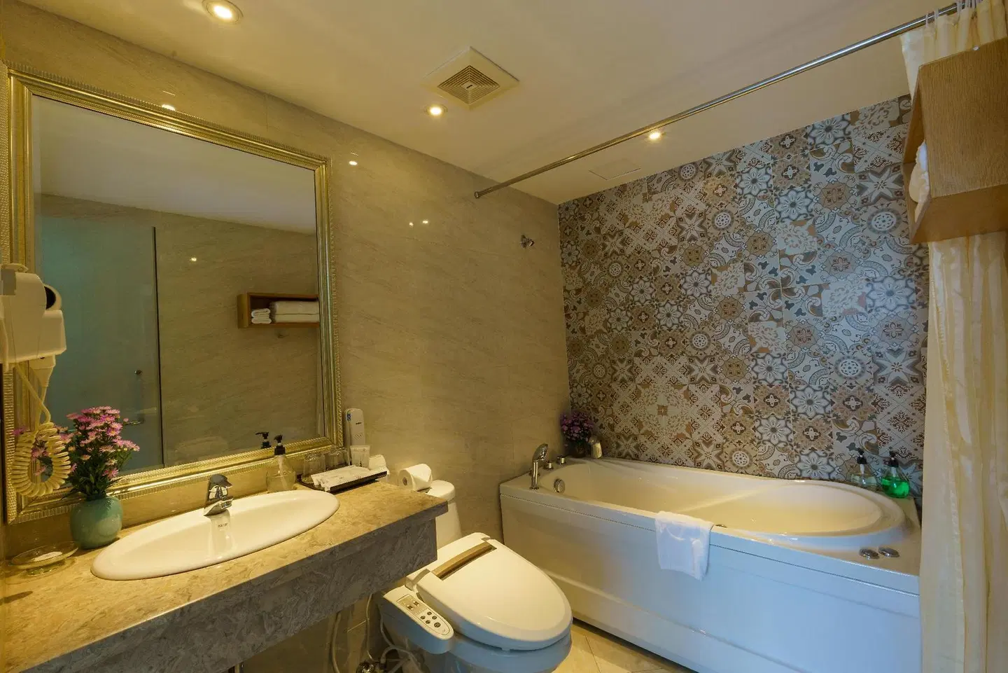 Roseland Corp Hotel Badezimmer