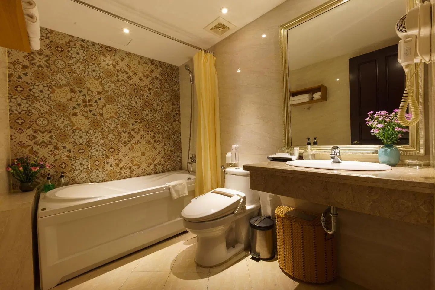 Roseland Corp Hotel Badezimmer