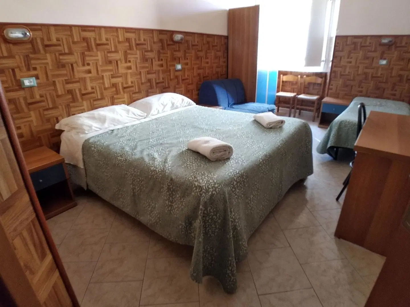 Cressy ROOM_EXAMPLE