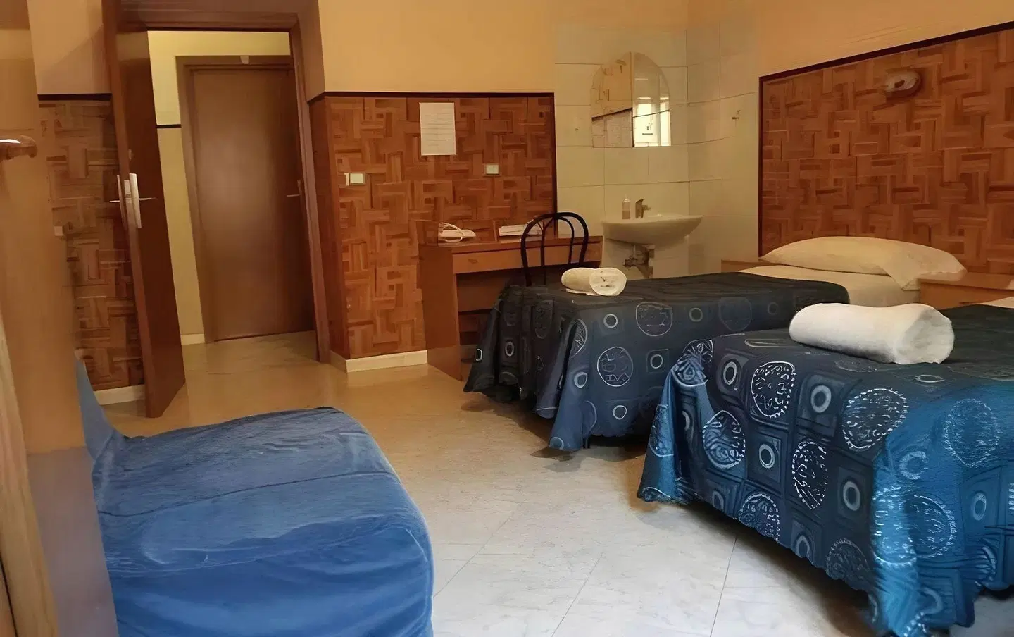 Cressy ROOM_EXAMPLE