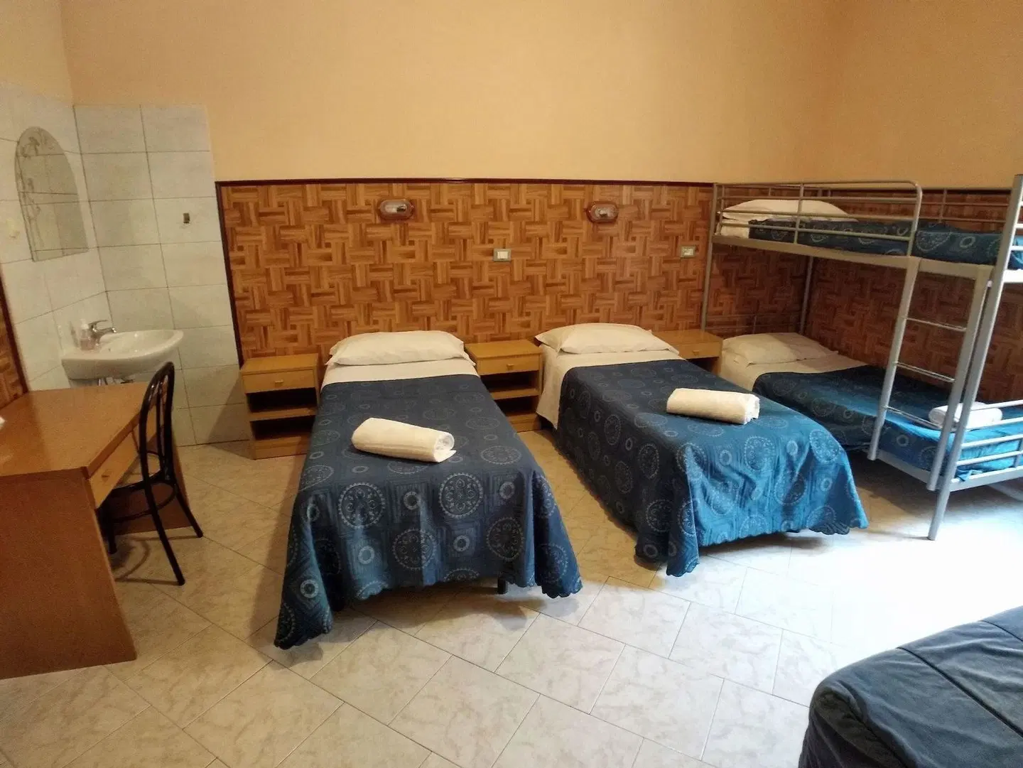 Cressy ROOM_EXAMPLE