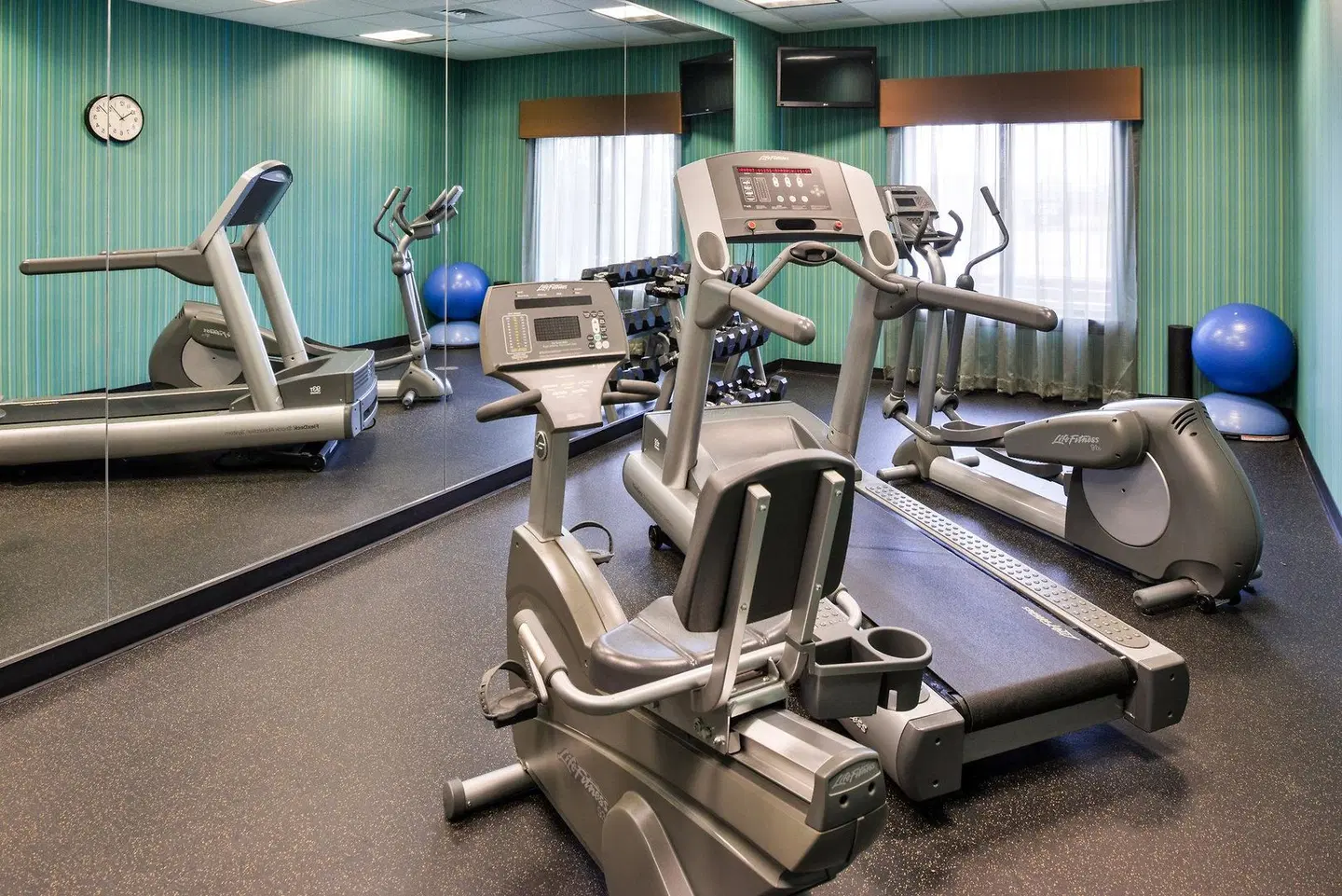 Holiday Inn Express & Suites Wichita Falls by IHG SPORTS_AND_LEISURE
