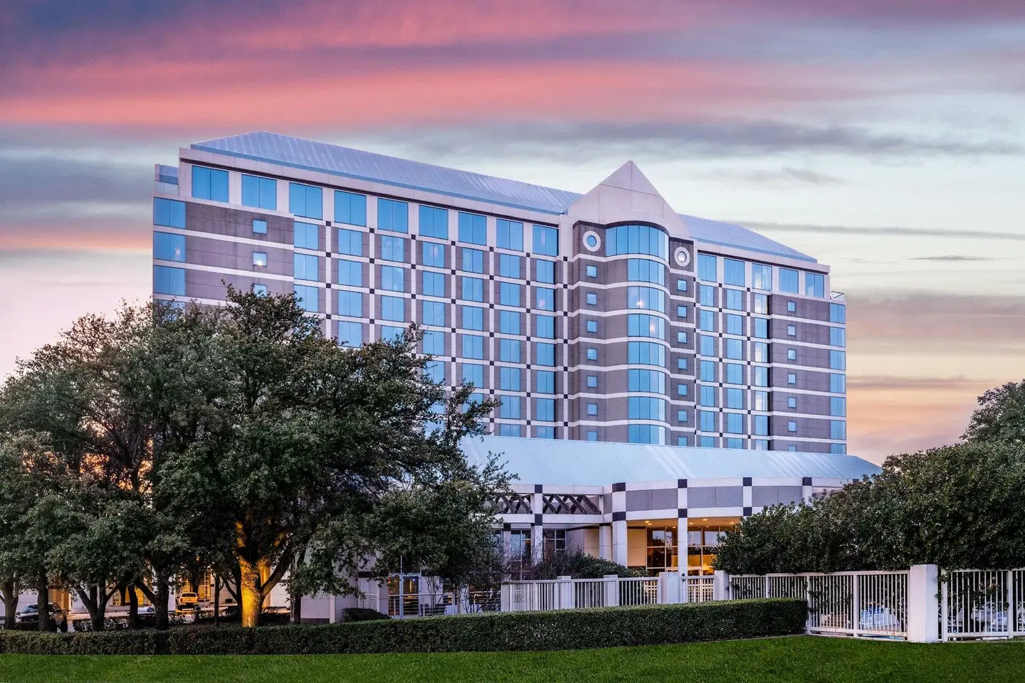 Renaissance Dallas North Hotel EXTERIOR