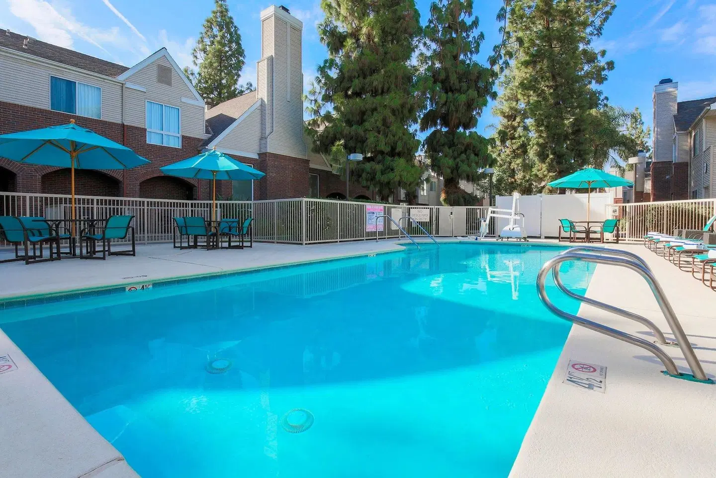 Residence Inn by Marriott Bakersfield OUTDOOR_POOL