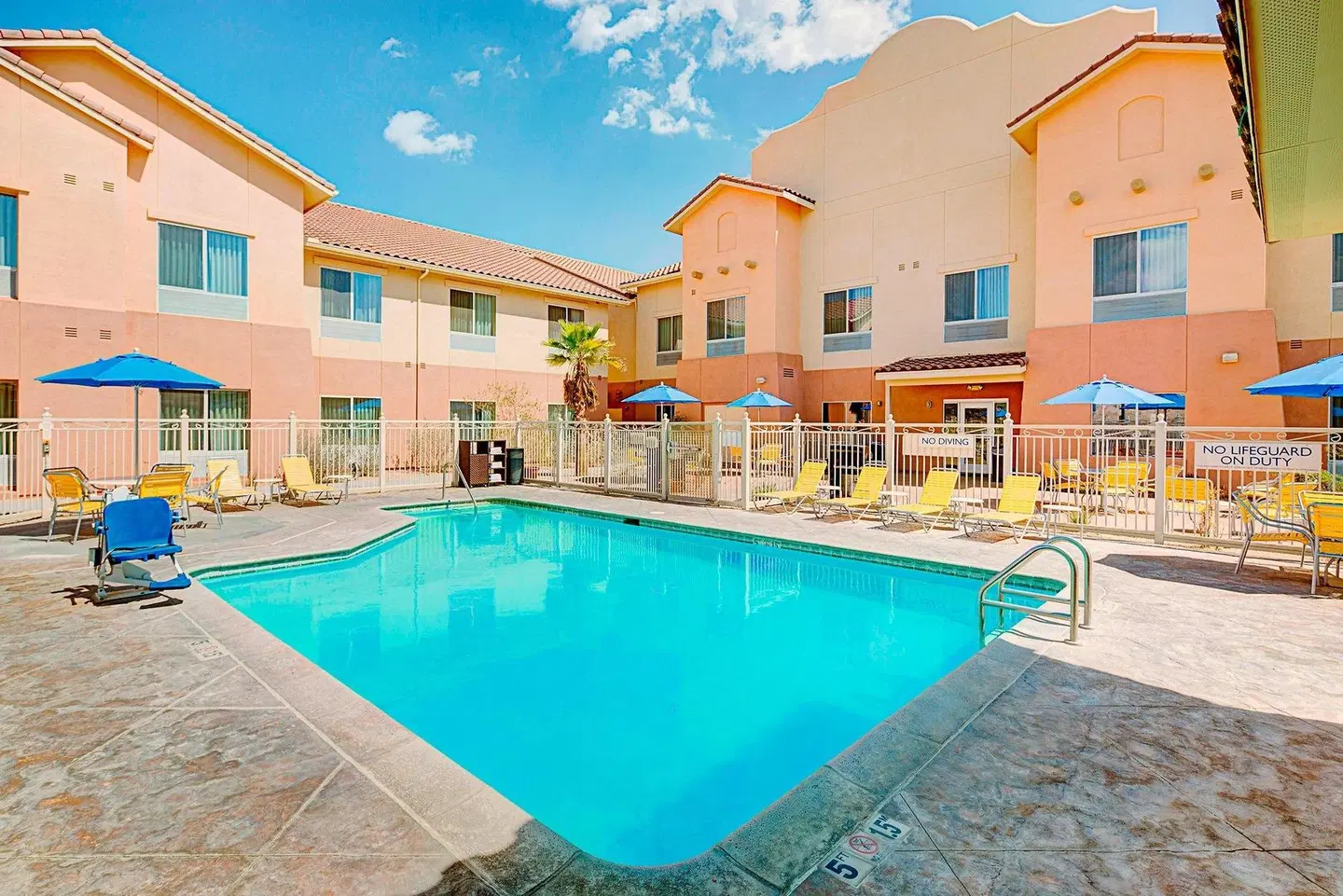 Fairfield Inn & Suites by Marriott 29 Palms-Joshua Tree Nat.Park OUTDOOR_POOL