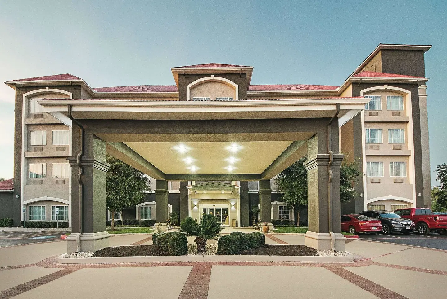 La Quinta Inn & Suites by Wyndham San Antonio Northwest EXTERIOR