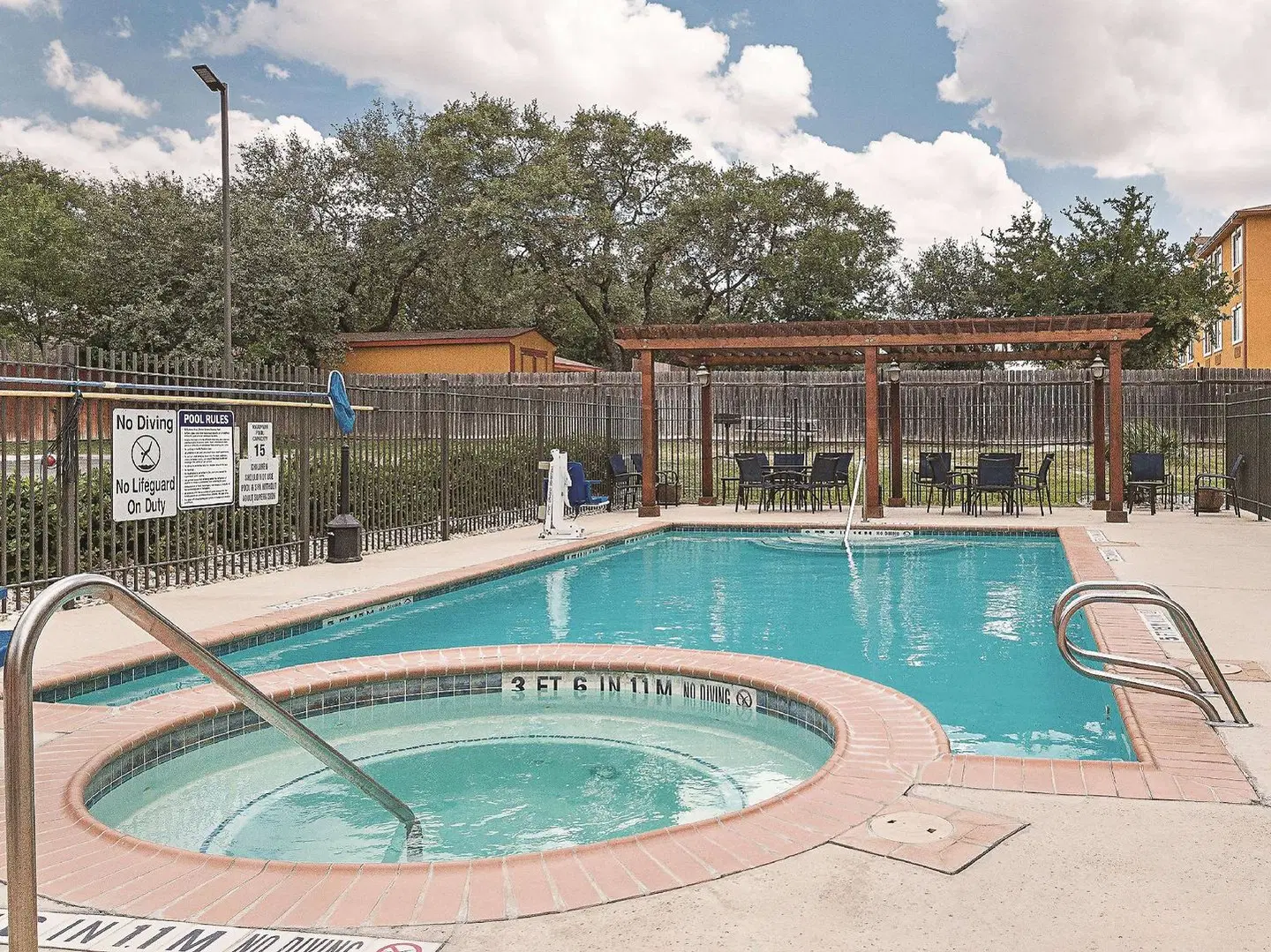 La Quinta Inn & Suites by Wyndham San Antonio Northwest OUTDOOR_POOL