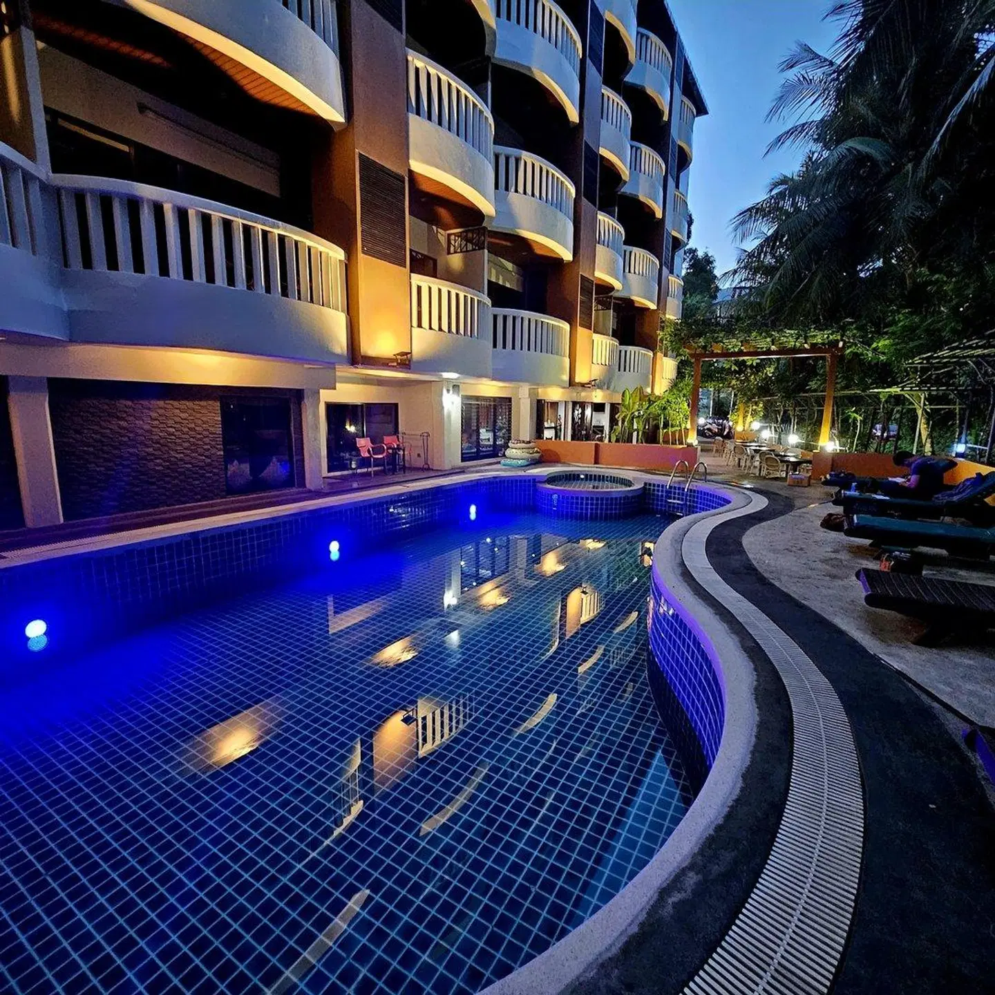 Rattana Hill OUTDOOR_POOL