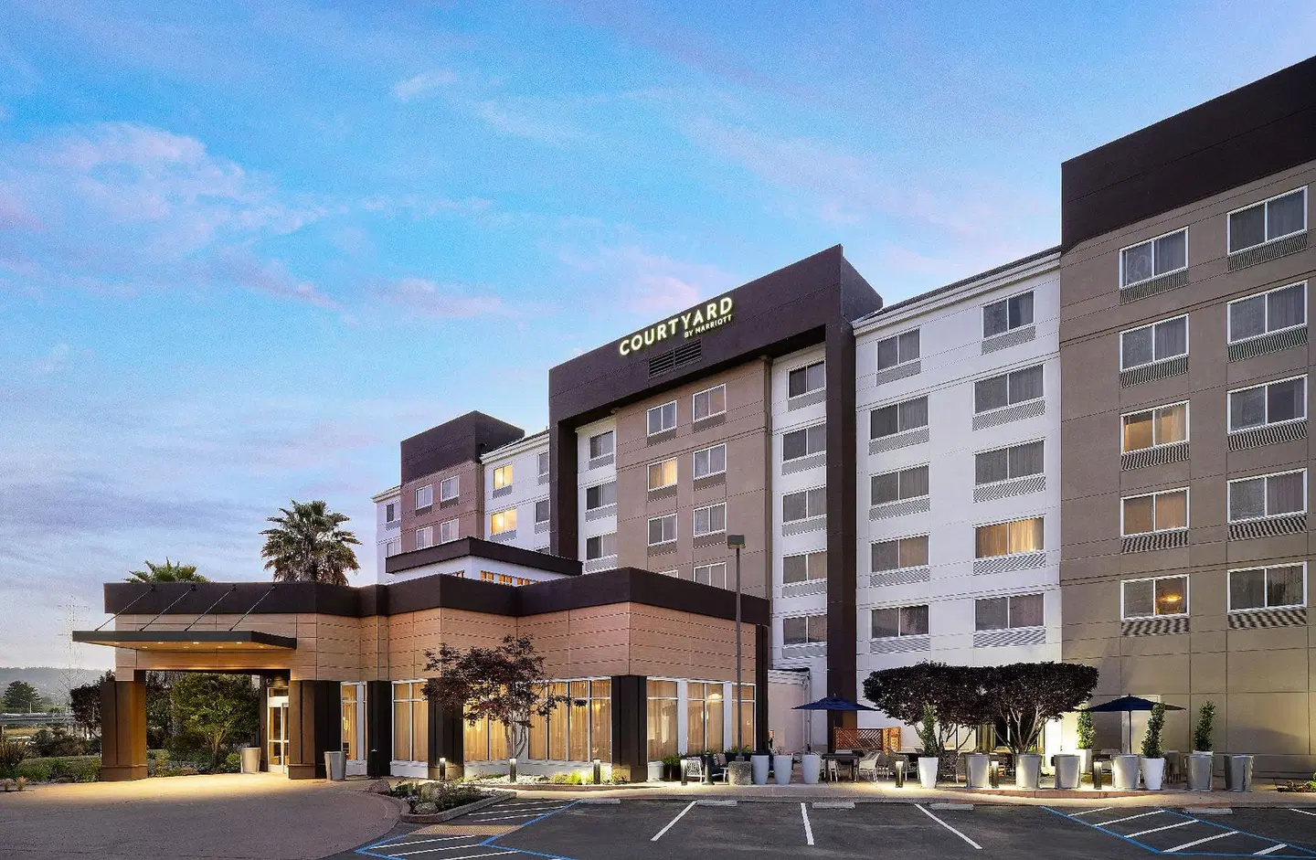 Hilton Garden Inn San Francisco Airport/Burlingame EXTERIOR