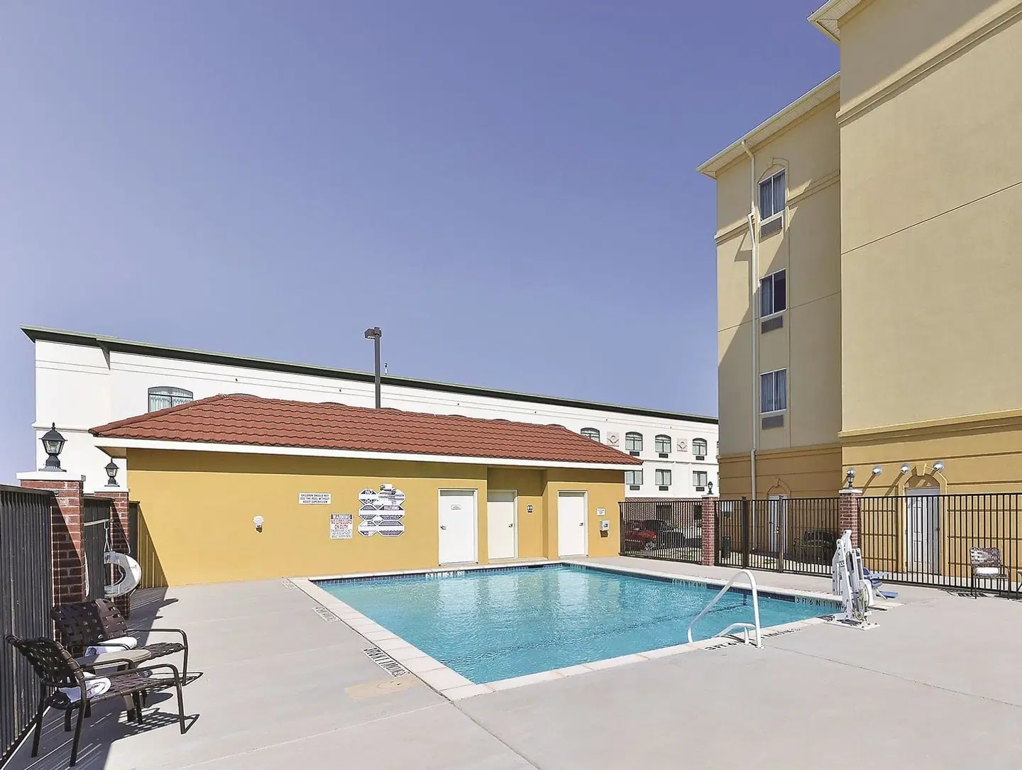 La Quinta Inn & Suites by Wyndham Abilene Mall OUTDOOR_POOL