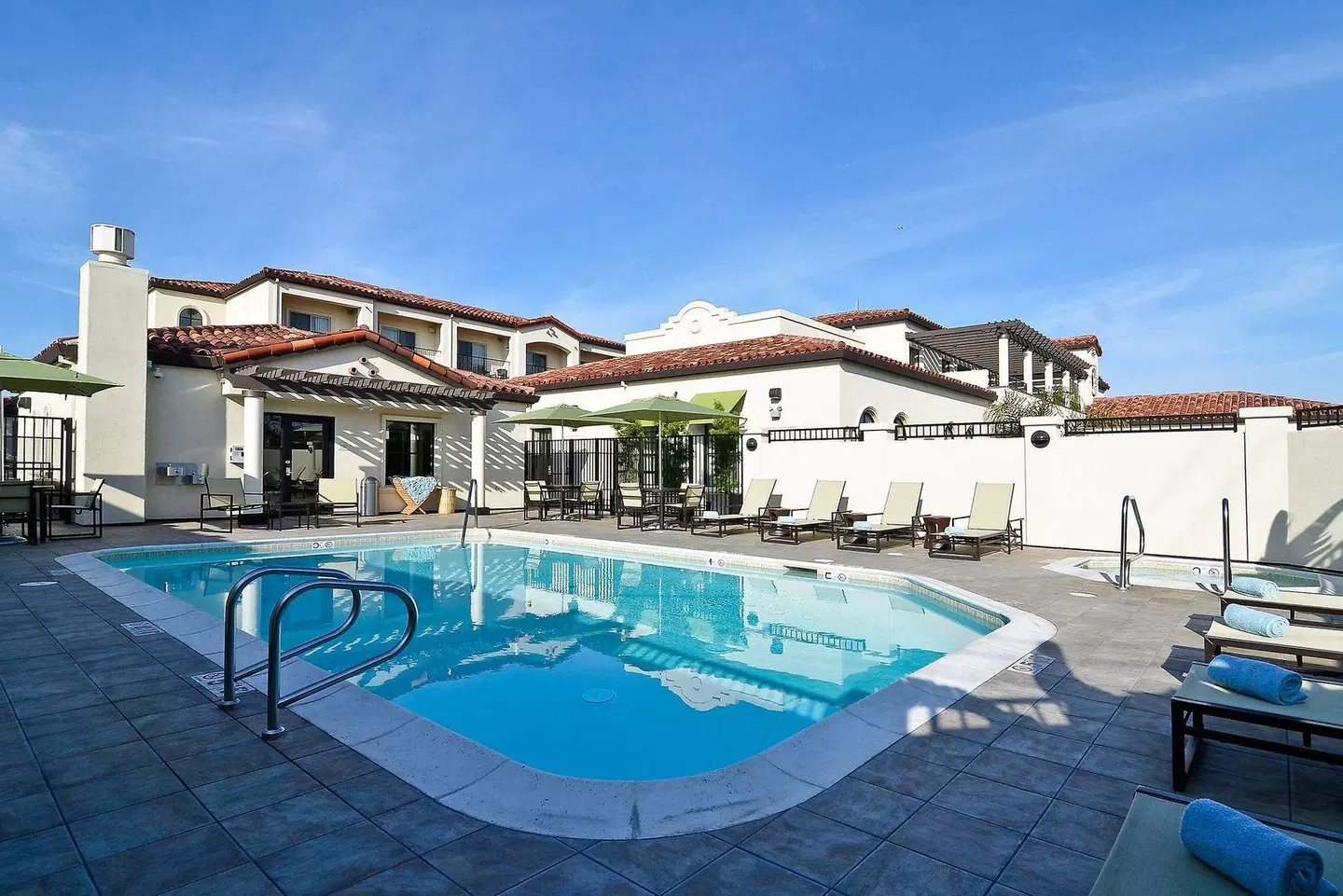 Fairfield Inn & Suites by Marriott Santa Cruz - Capitola OUTDOOR_POOL