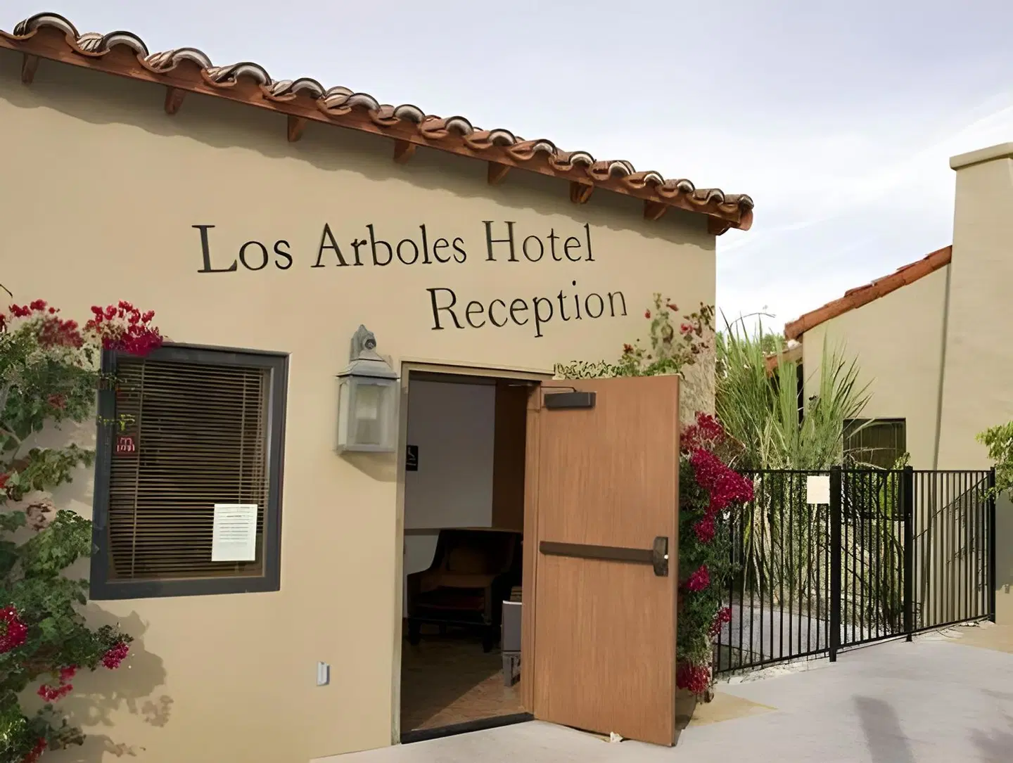 Los Arboles Hotel EXTERIOR