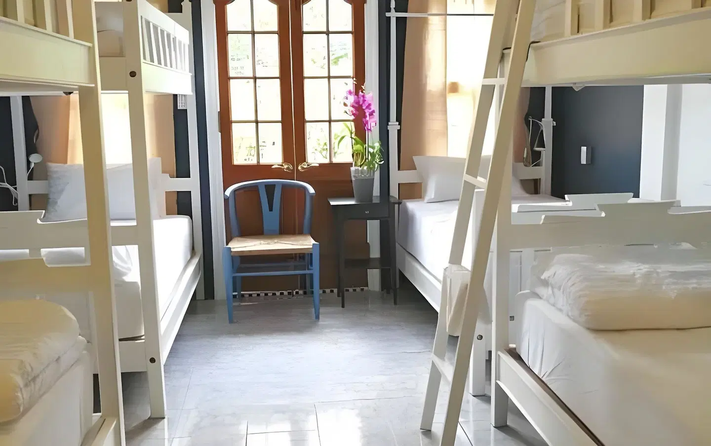 Bed in Town ROOM_EXAMPLE