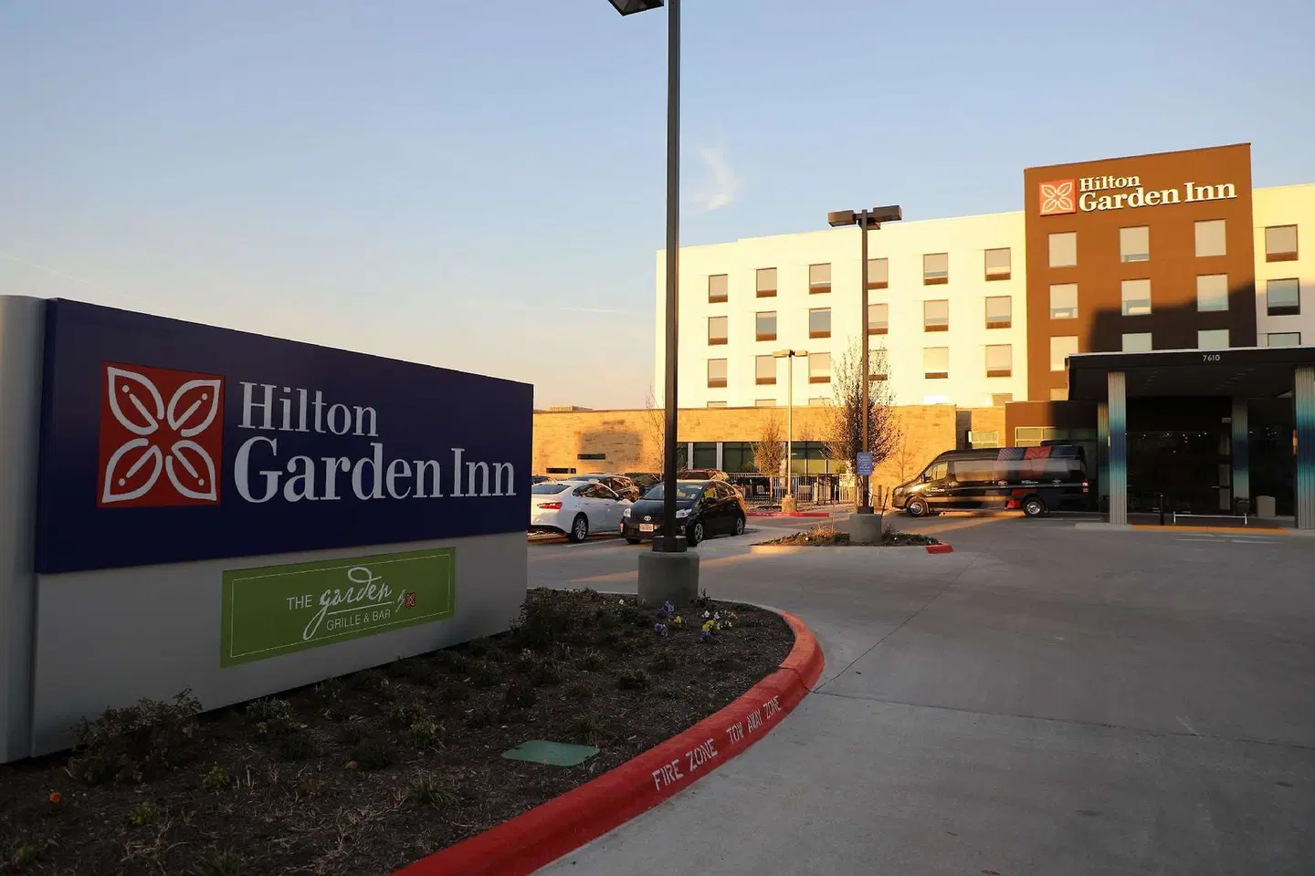 Hilton Garden Inn Austin Airport EXTERIOR