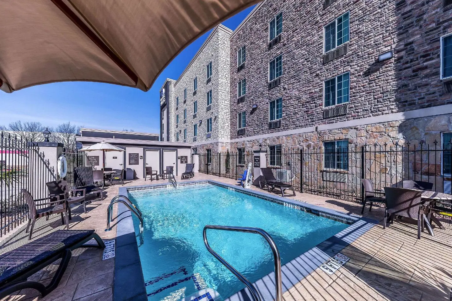 Comfort Suites Grand Prairie - Arlington North OUTDOOR_POOL