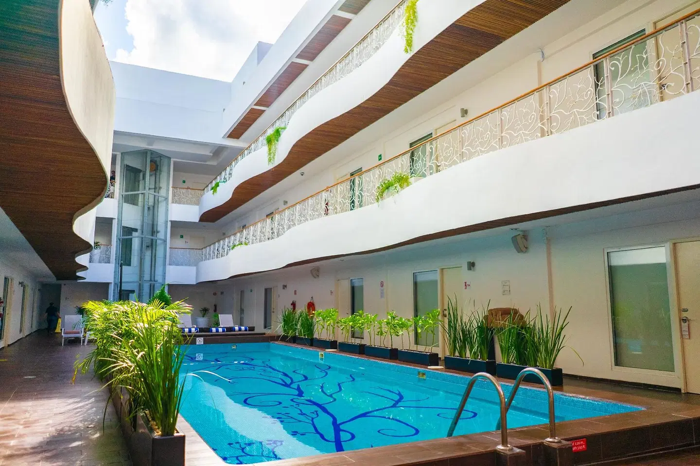In Fashion Hotel OUTDOOR_POOL