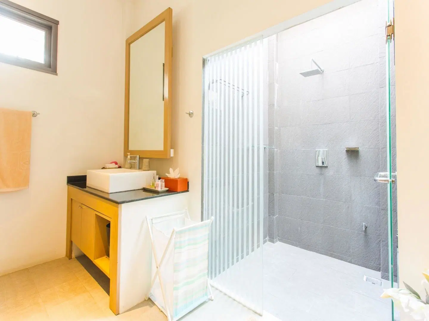 Seastone Pool Villa Badezimmer