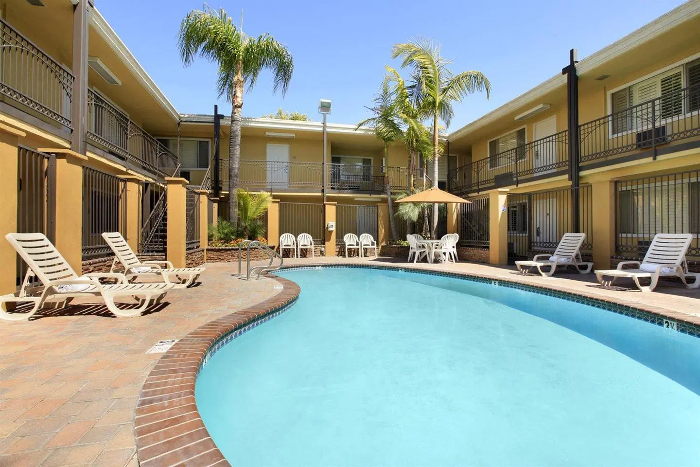 Del Sol Inn Anaheim OUTDOOR_POOL