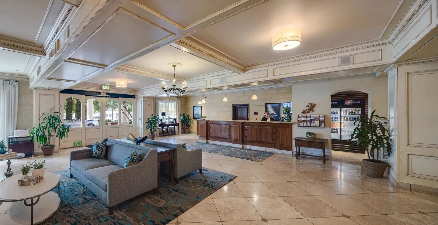 Ayres Hotel Seal Beach LOUNGE_LOBBY
