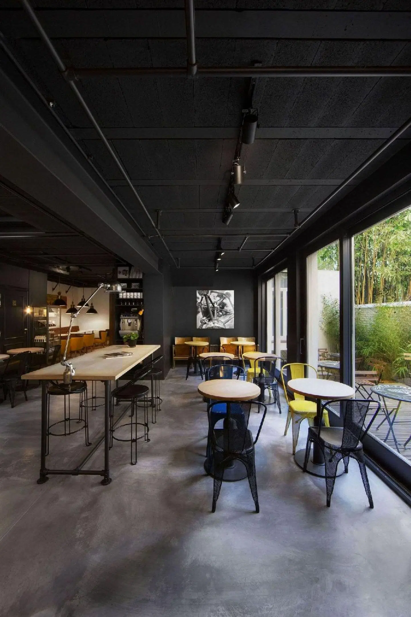 Zoom Hotel Bar