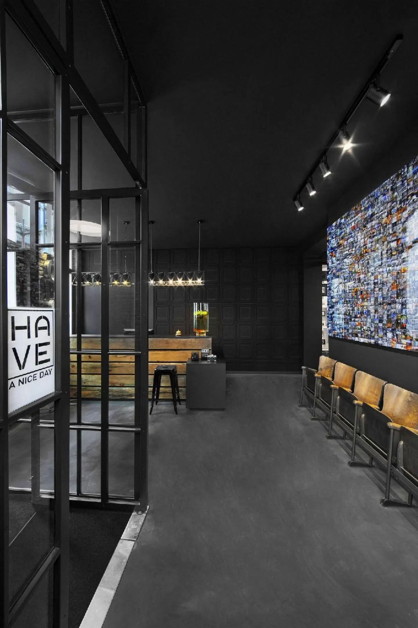 Zoom Hotel Bar