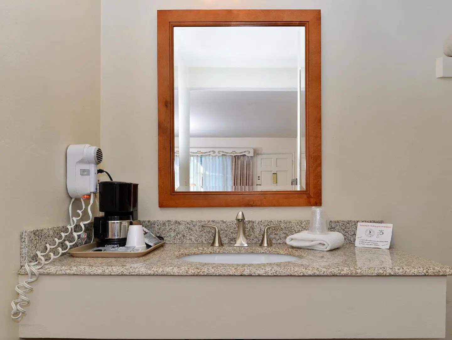 Svendsgaard's Danish Lodge - Americas Best Value Inn Badezimmer