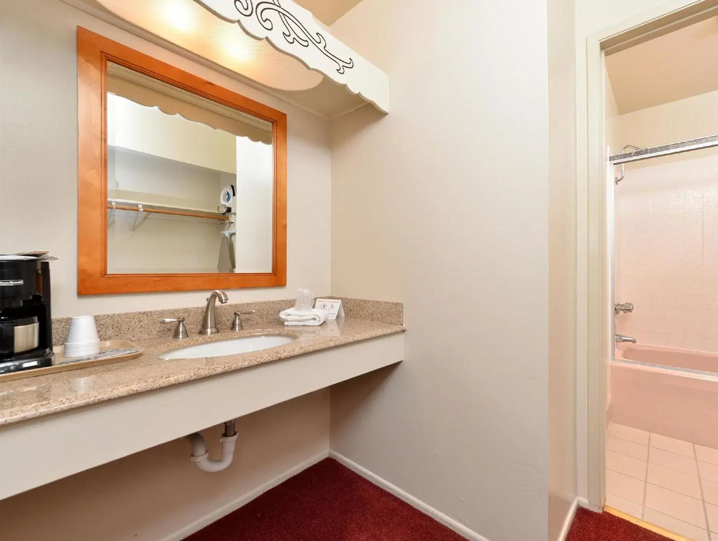 Svendsgaard's Danish Lodge - Americas Best Value Inn Badezimmer
