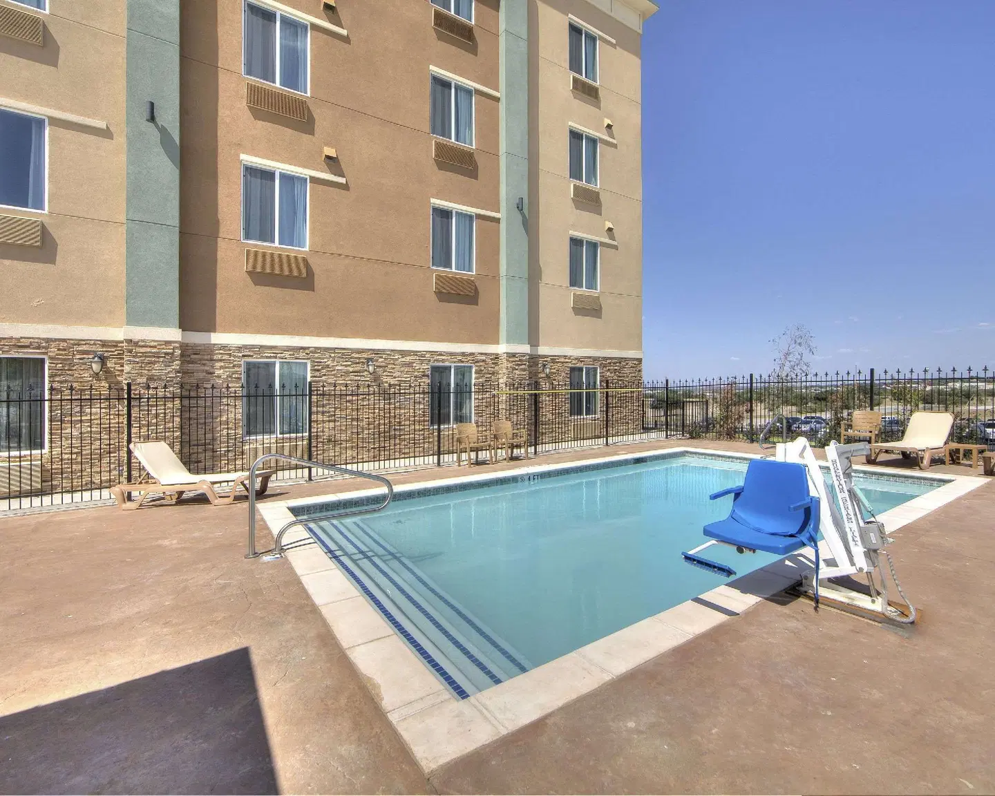 Comfort Inn & Suites Fort Worth OUTDOOR_POOL