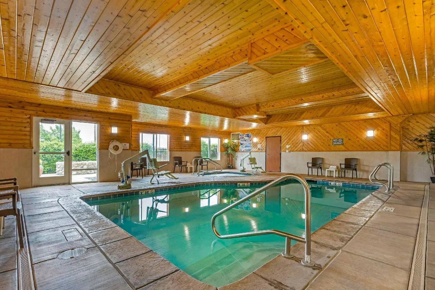 Comfort Suites Redding - Shasta Lake Hallenbad