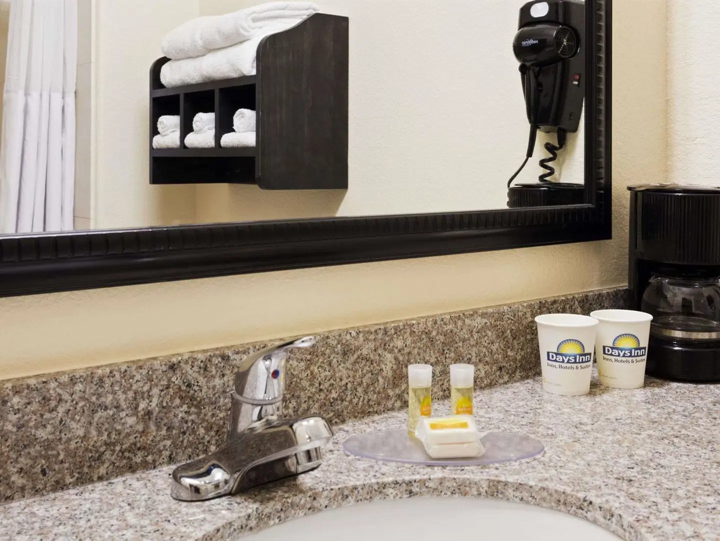 Days Inn & Suites by Wyndham Galveston West/Seawall SPORTS_AND_LEISURE