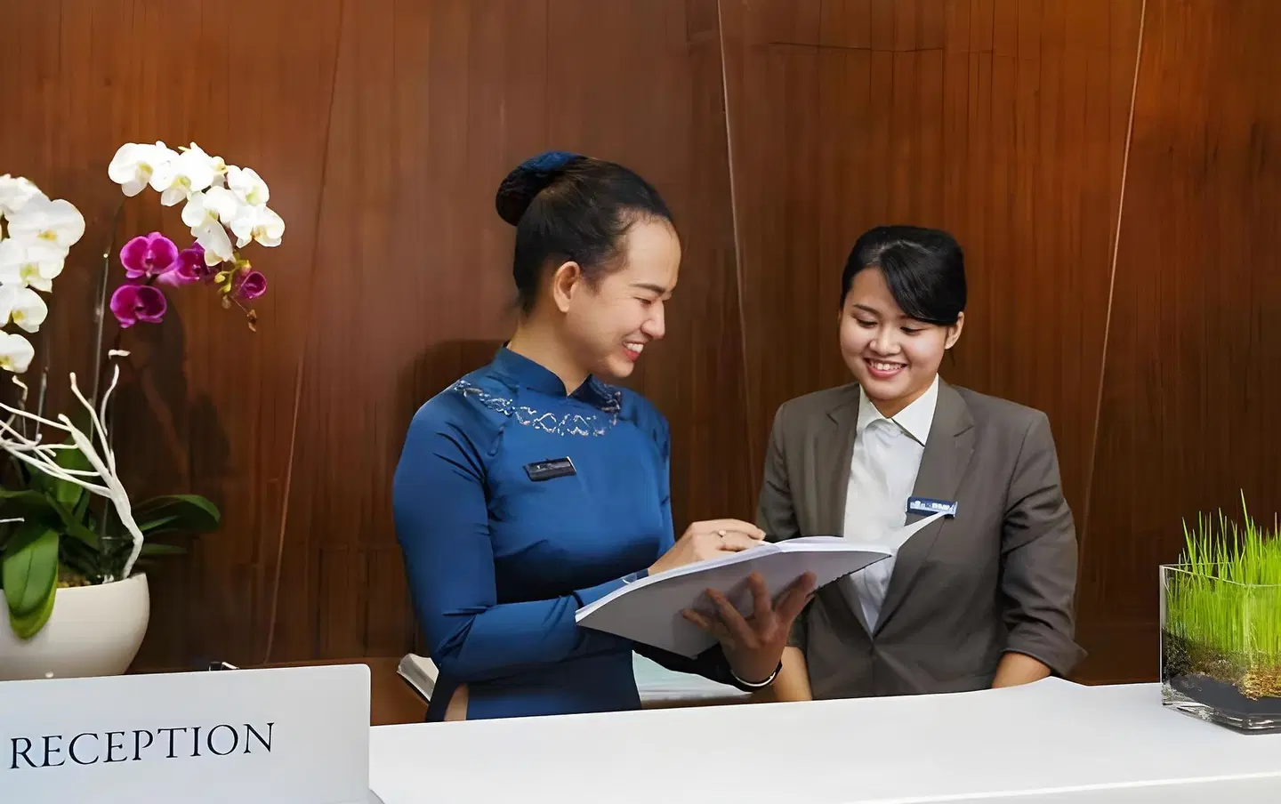 Central Palace Hotel PEOPLE