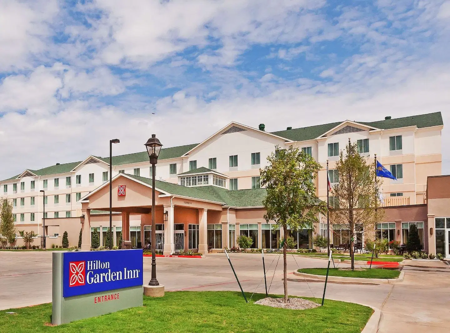 Hilton Garden Inn Midland EXTERIOR
