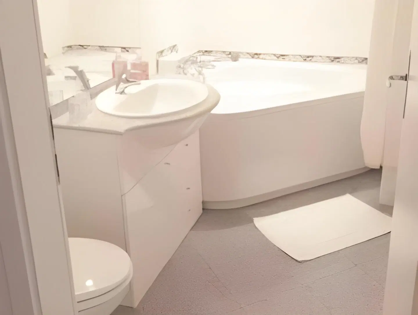 Apartmenthaus Hamburg Badezimmer